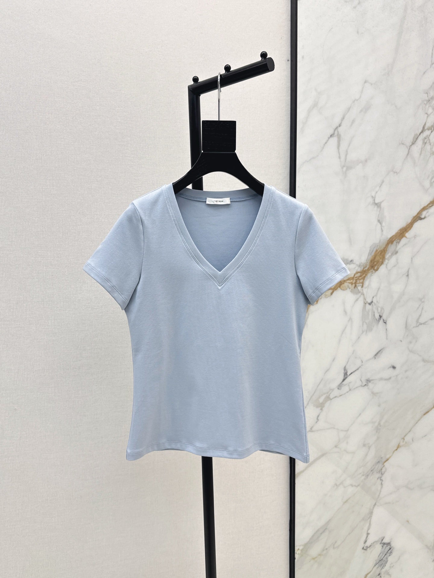 r 25ss V neck t-shirt