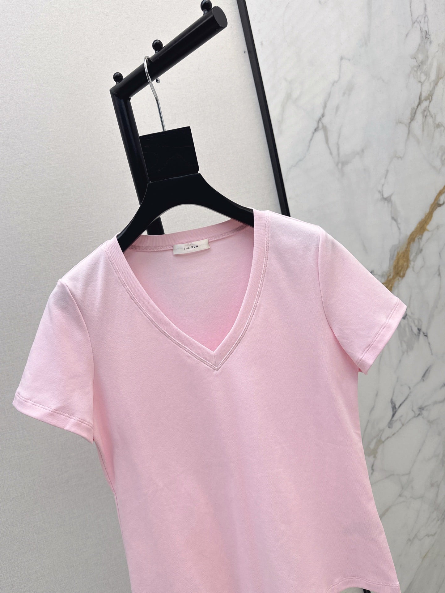 r 25ss V neck t-shirt