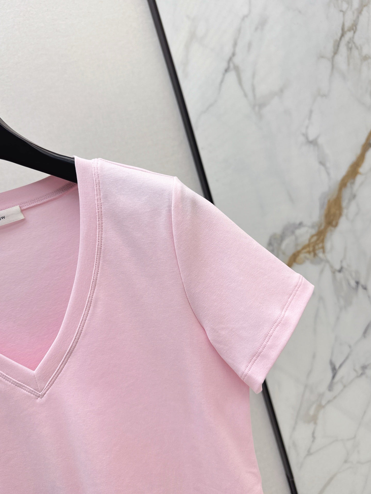 r 25ss V neck t-shirt