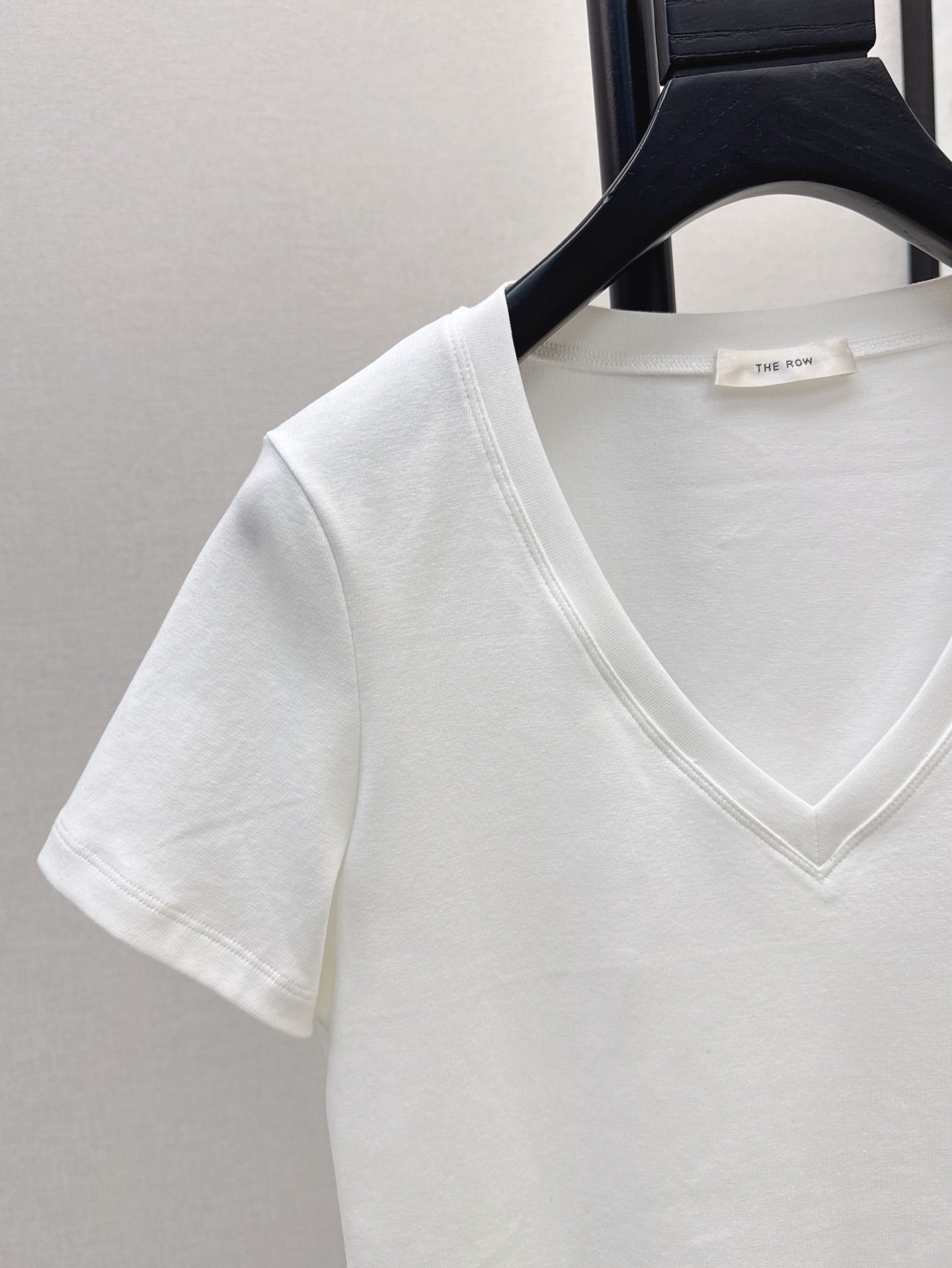 r 25ss v neck t-shirt