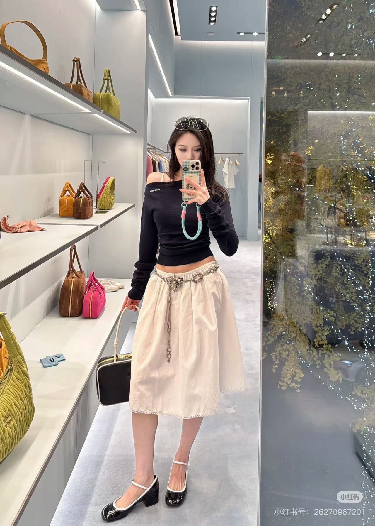 m 25ss off neck sweater