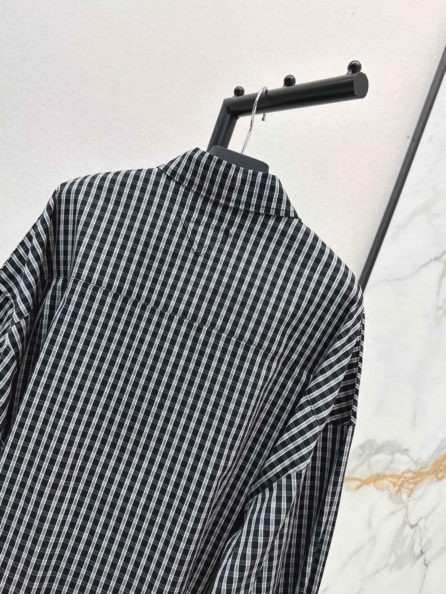 P 25ss loose fit buttons shirt