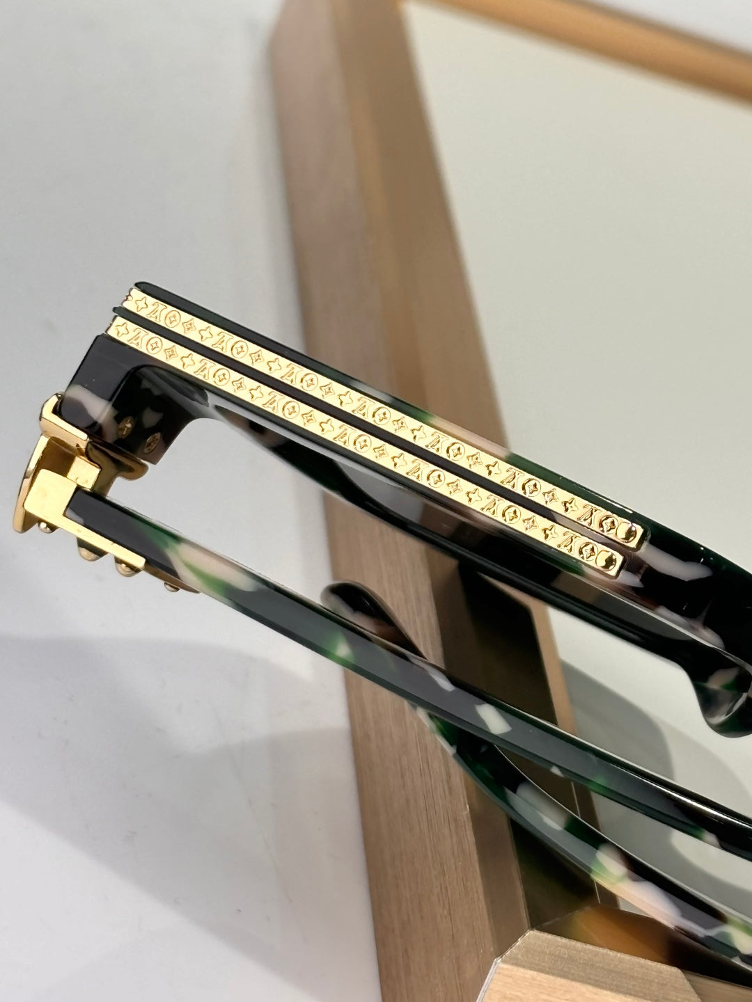 L milionair sunglasses