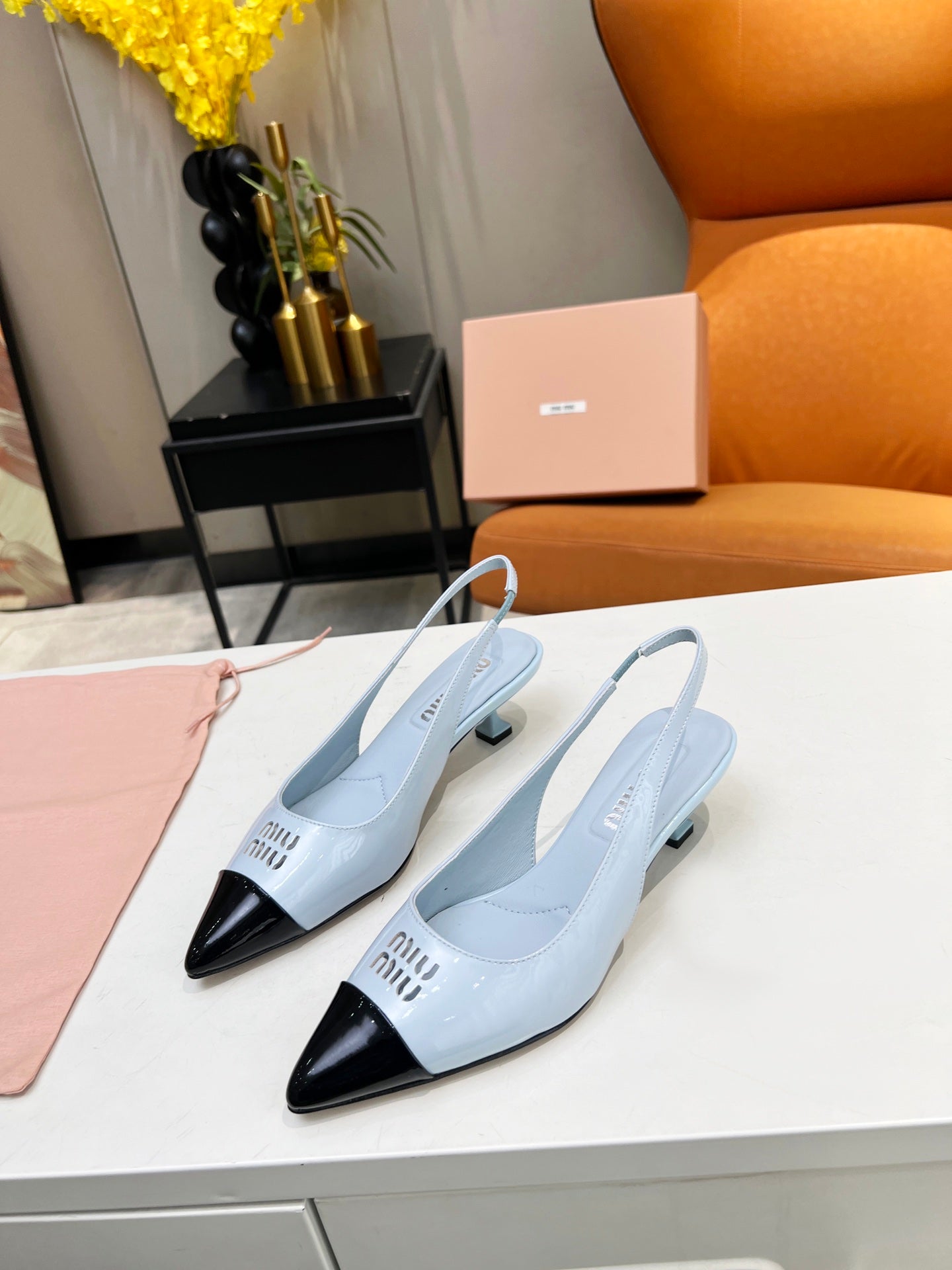 Slingback pump
