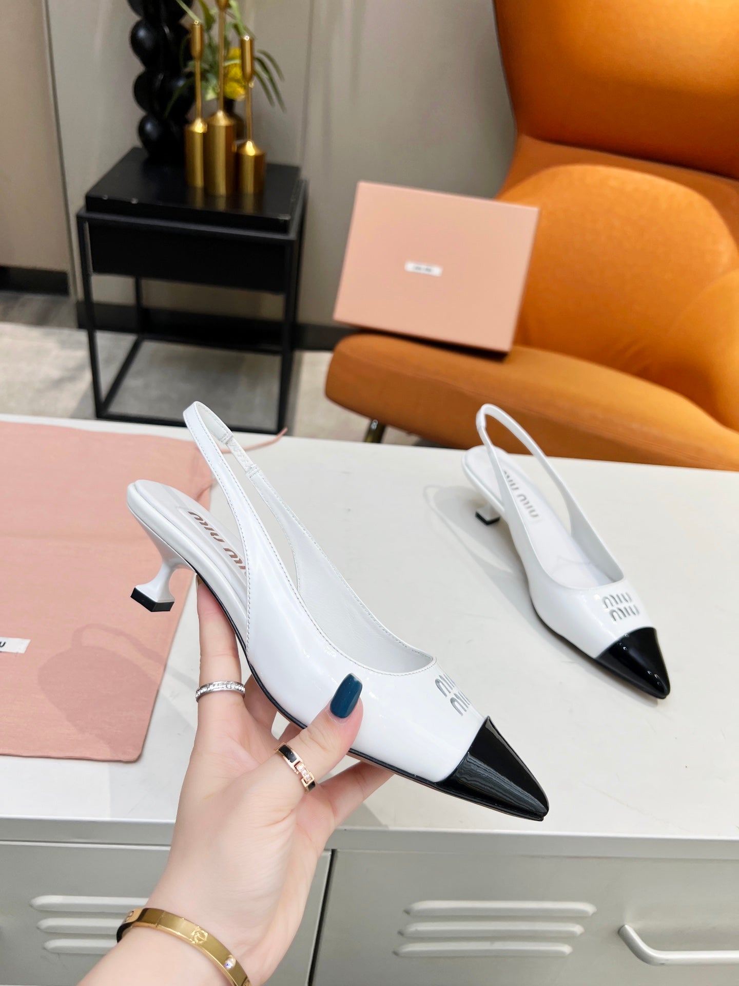 Slingback pump
