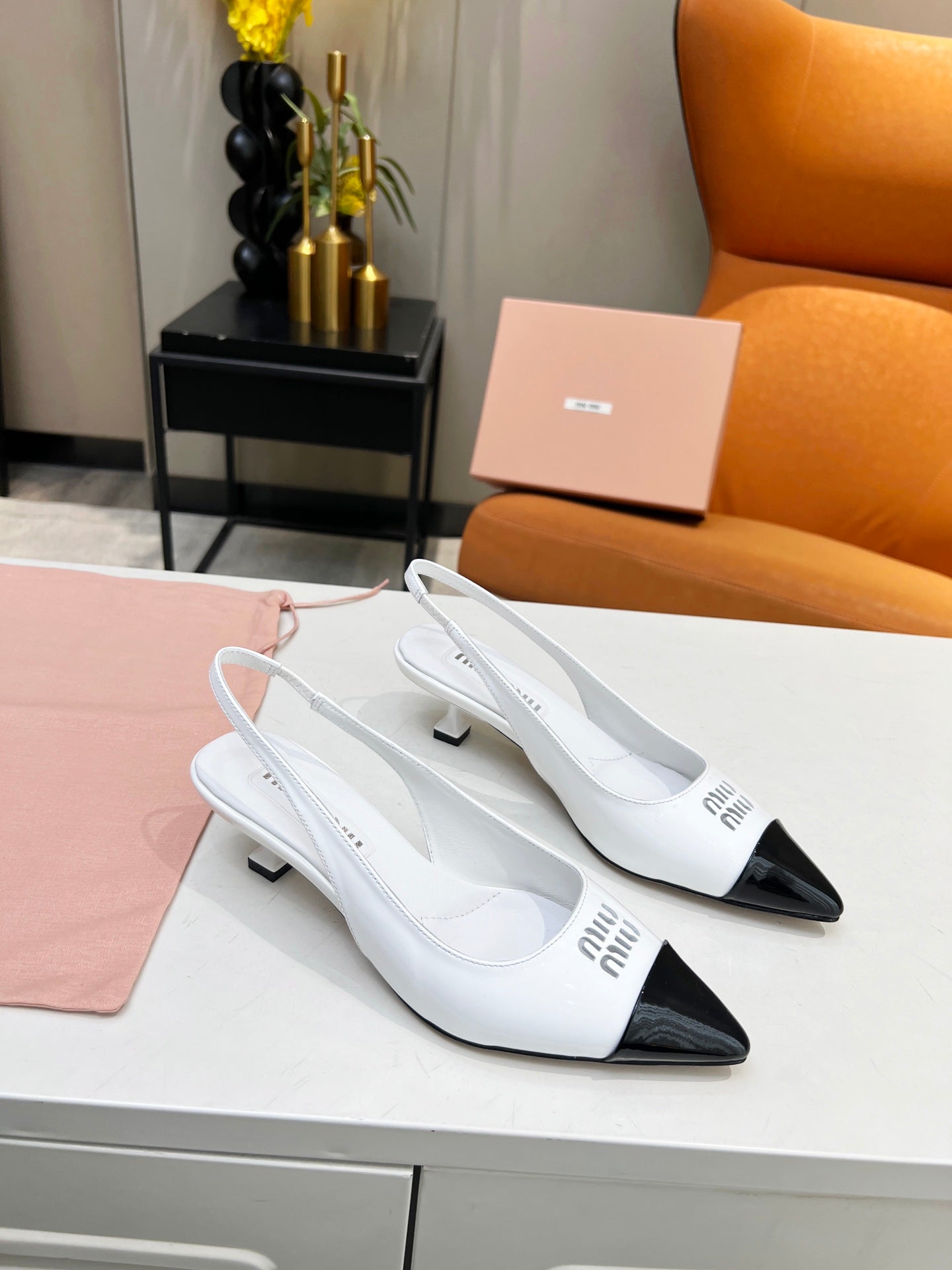 Slingback pump