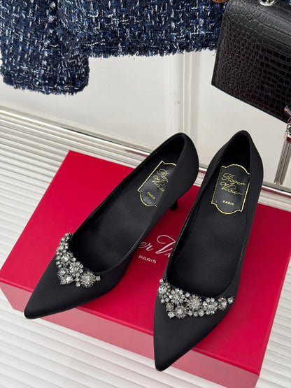 R Vi rhinestone pump