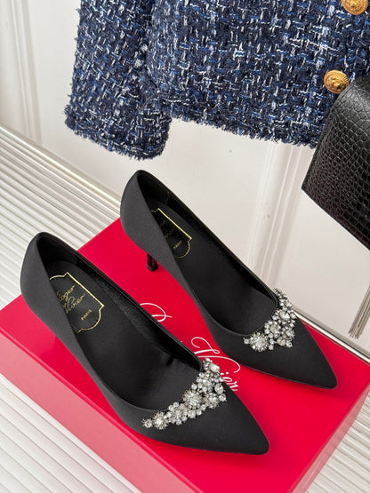 R Vi rhinestone pump