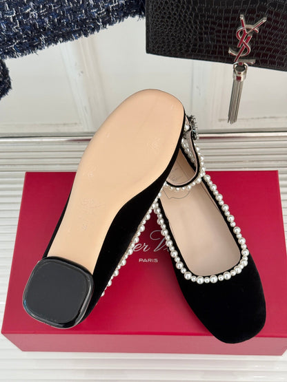 R Vi pearls ballerina shoes