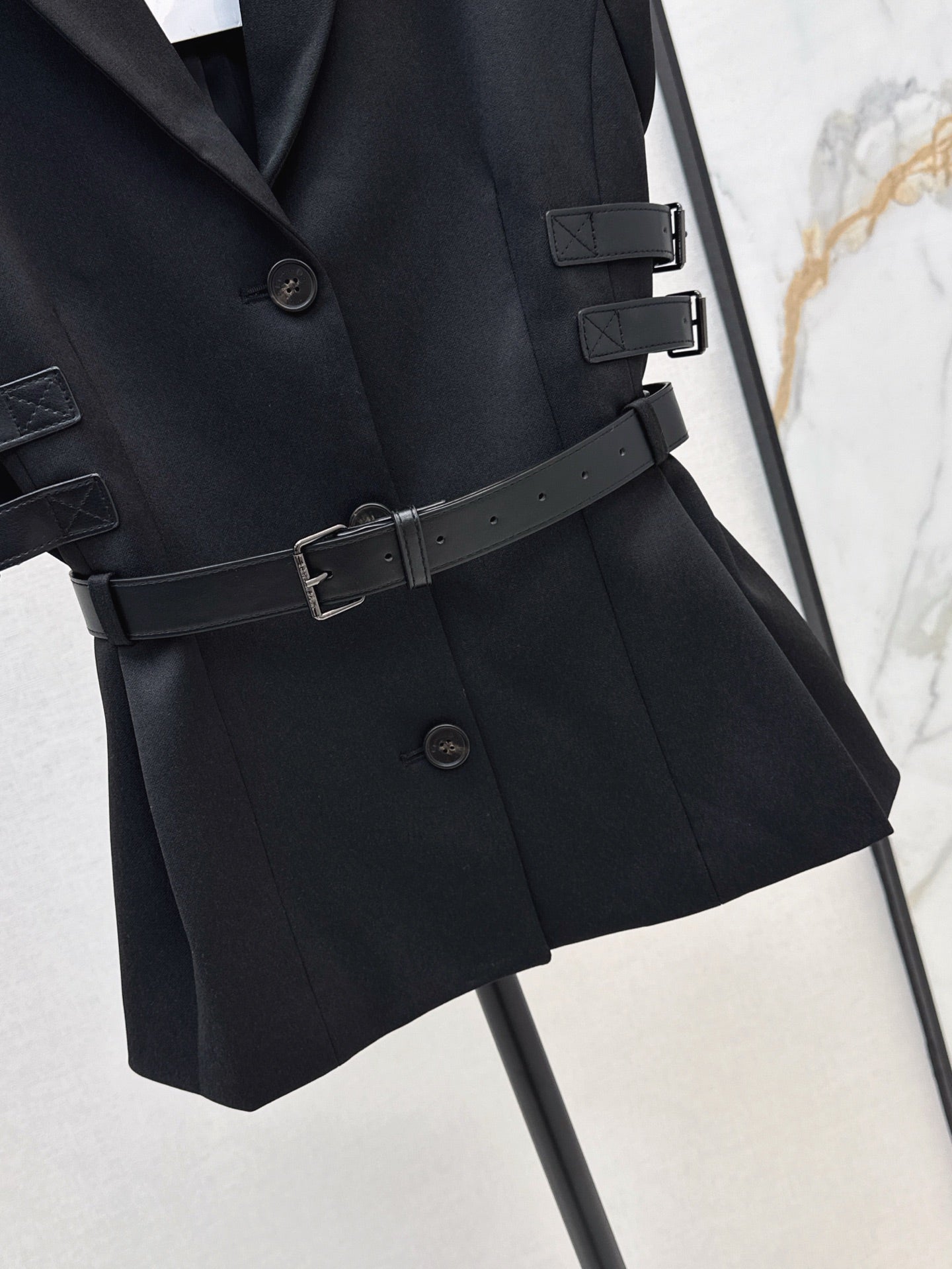 25ss sleeveless blazer