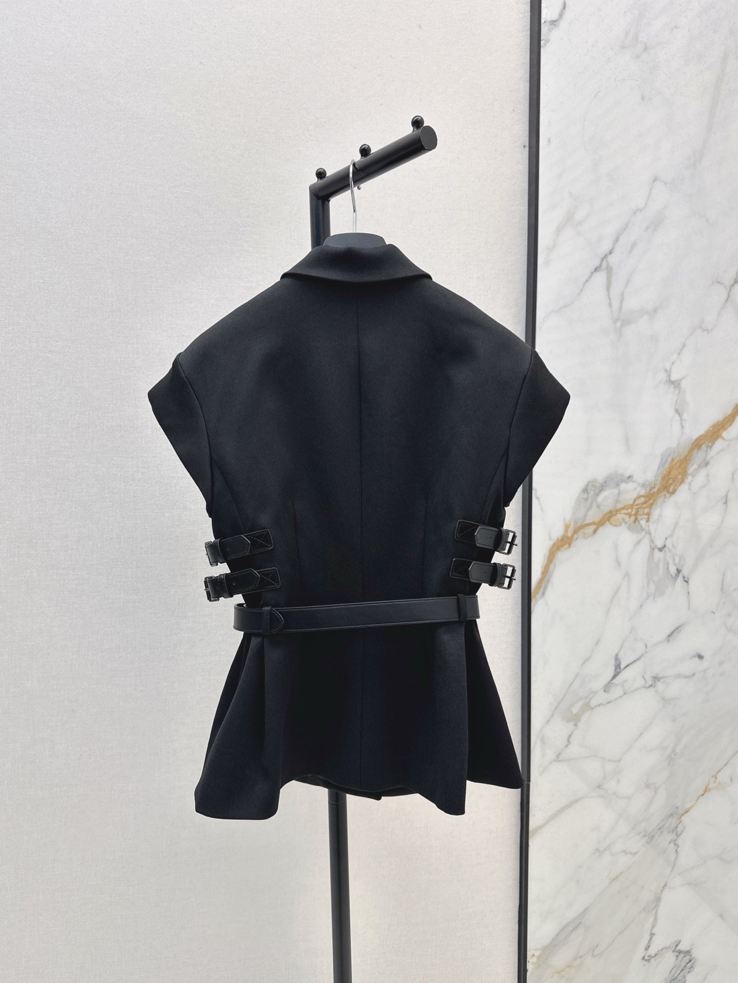 25ss sleeveless blazer