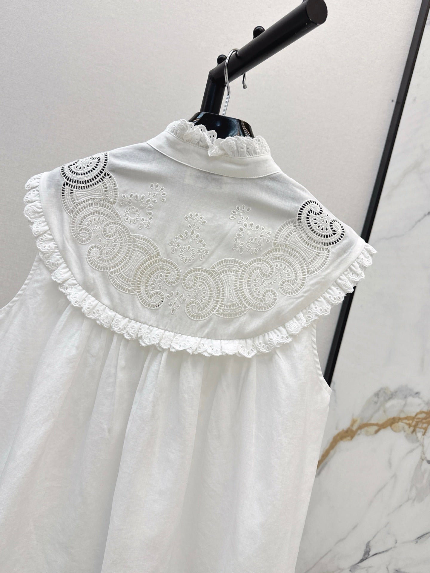 25ss hollow sleeveless shirt