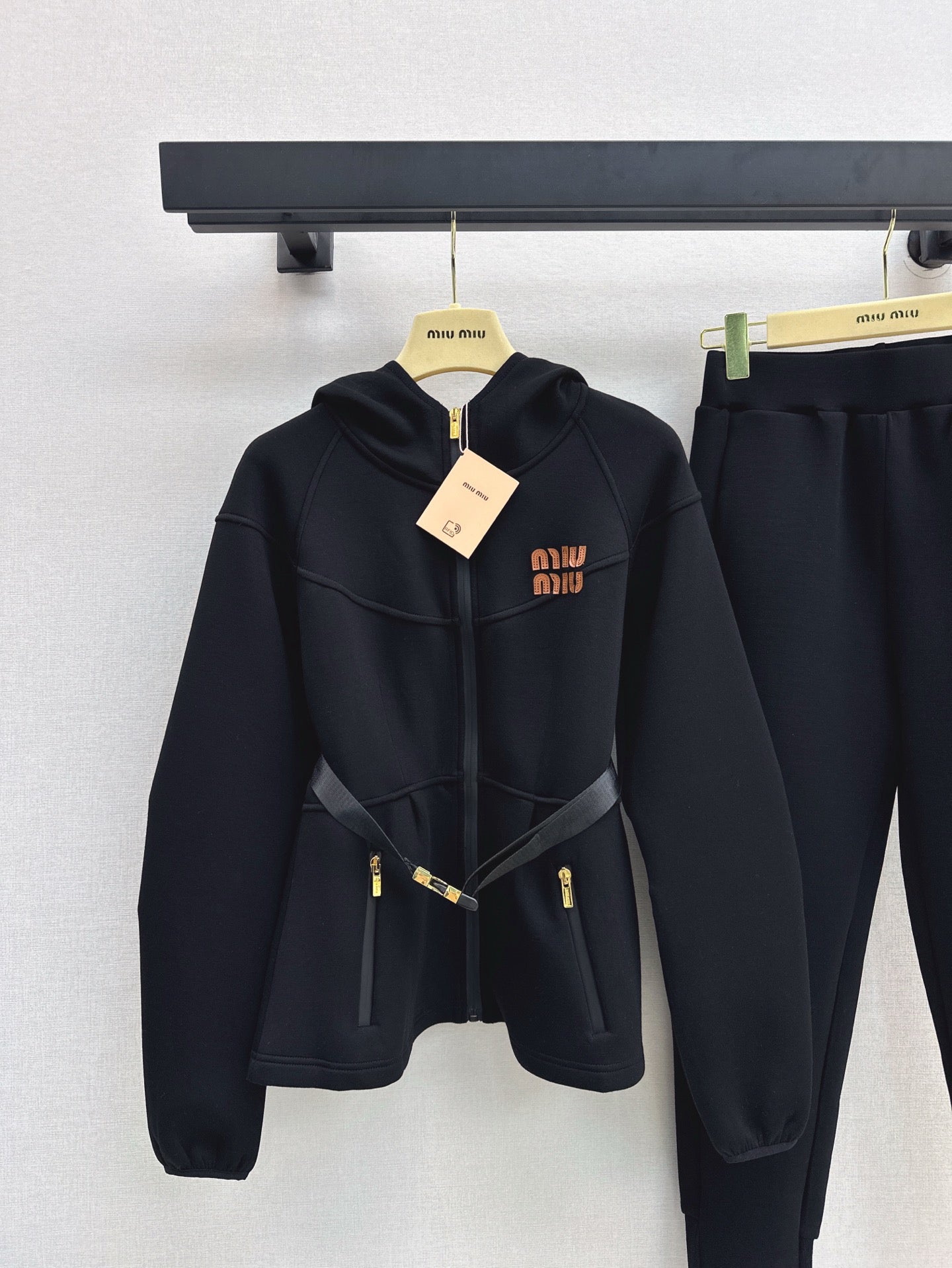 MI 25SS hooded track