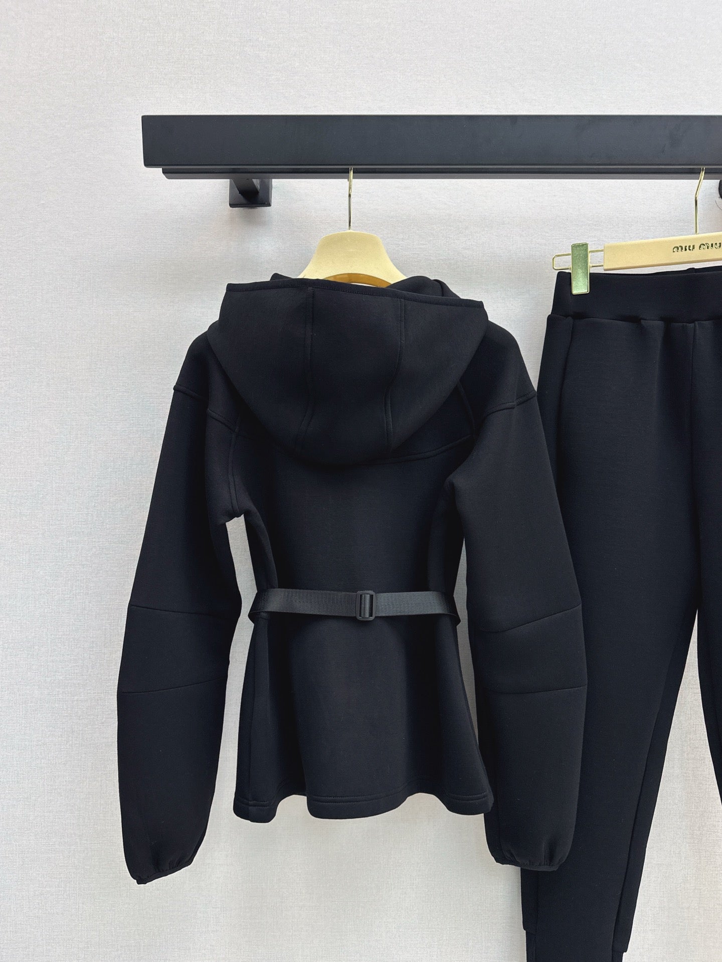 MI 25SS hooded track