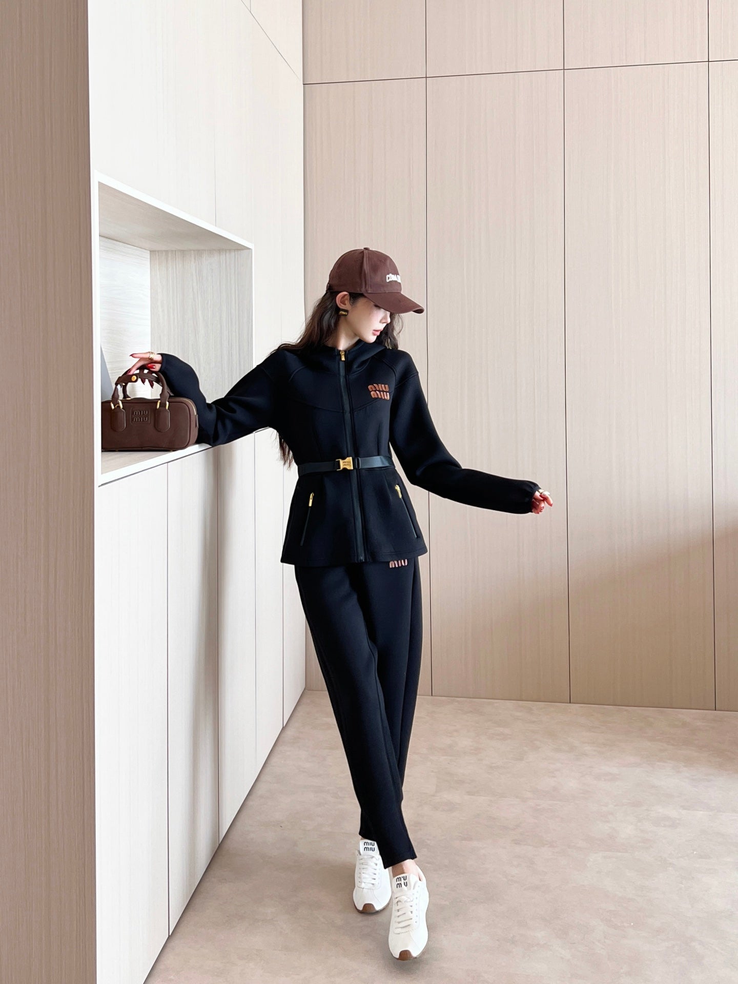 MI 25SS hooded track