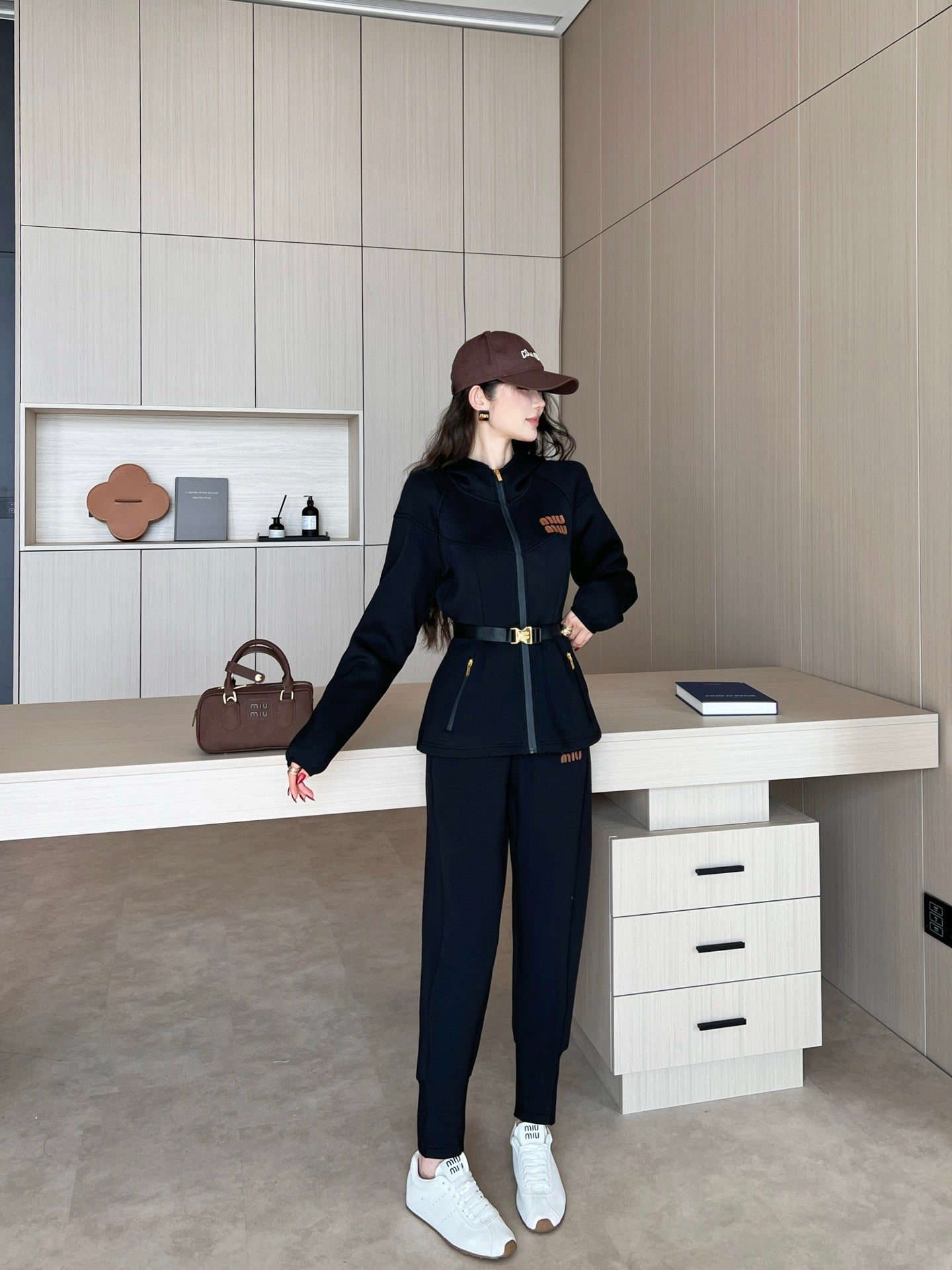 MI 25SS hooded track