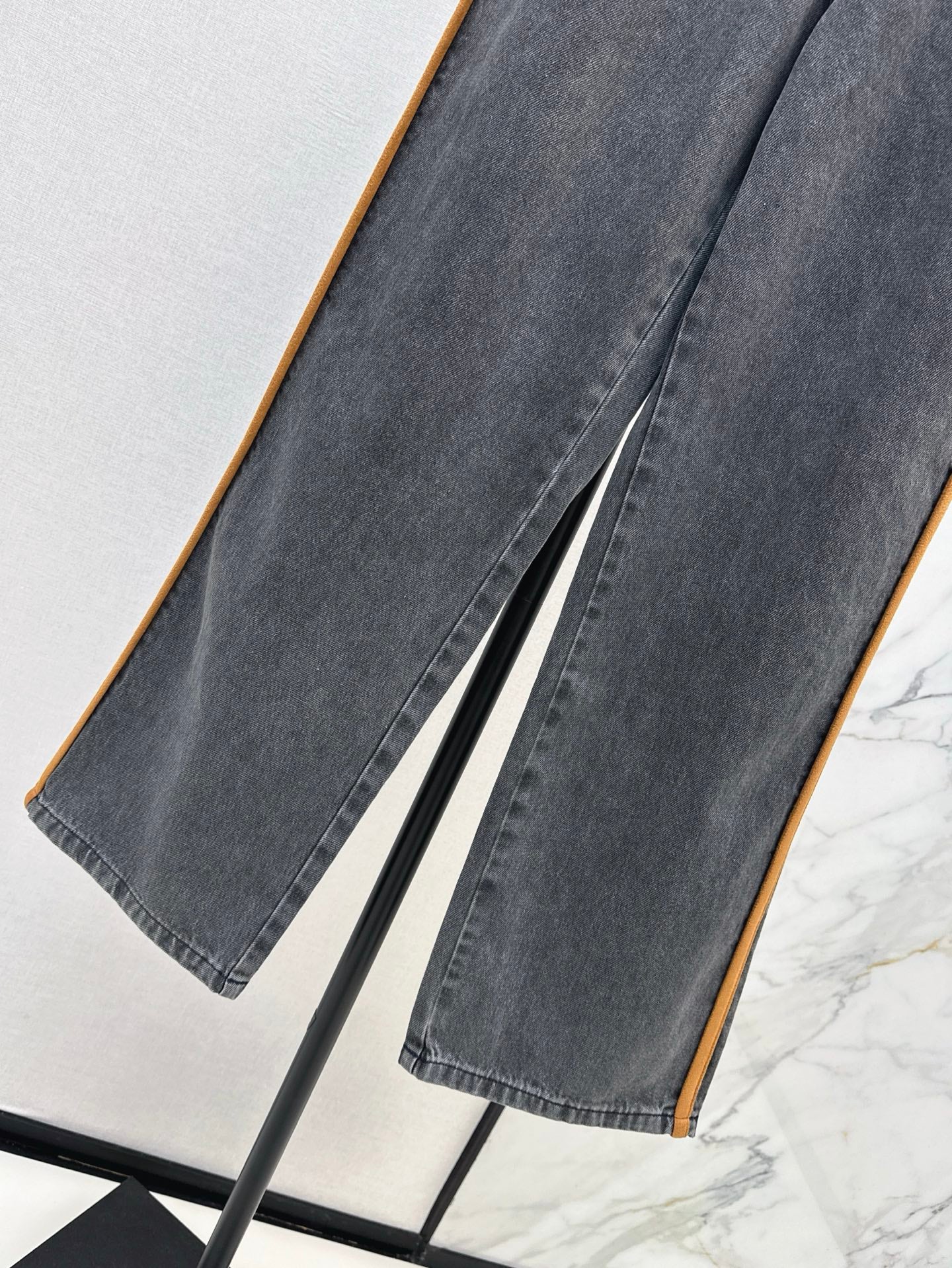 M 25ss embroidered jeans