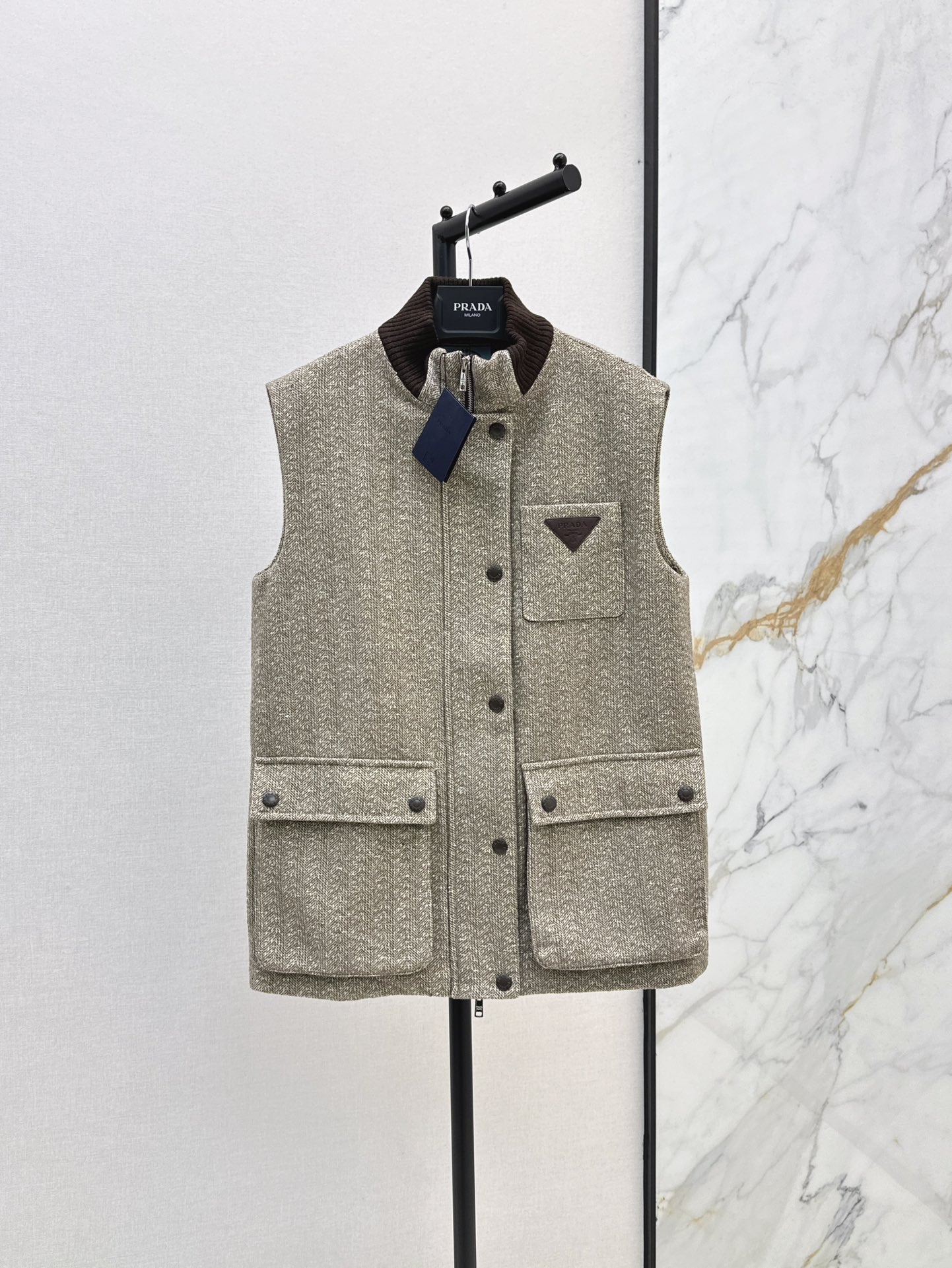 P 24fw wool vest