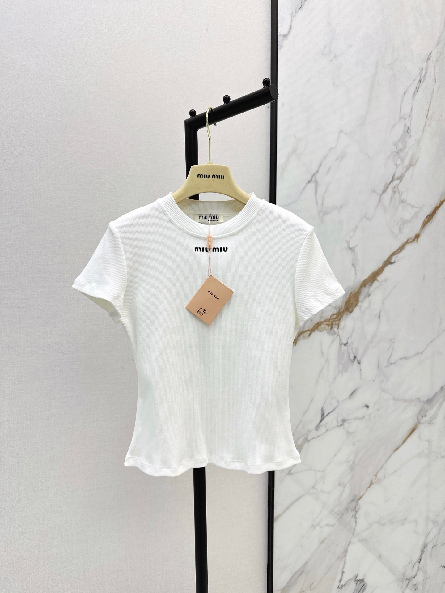 m 25ss embroidered t-shirt