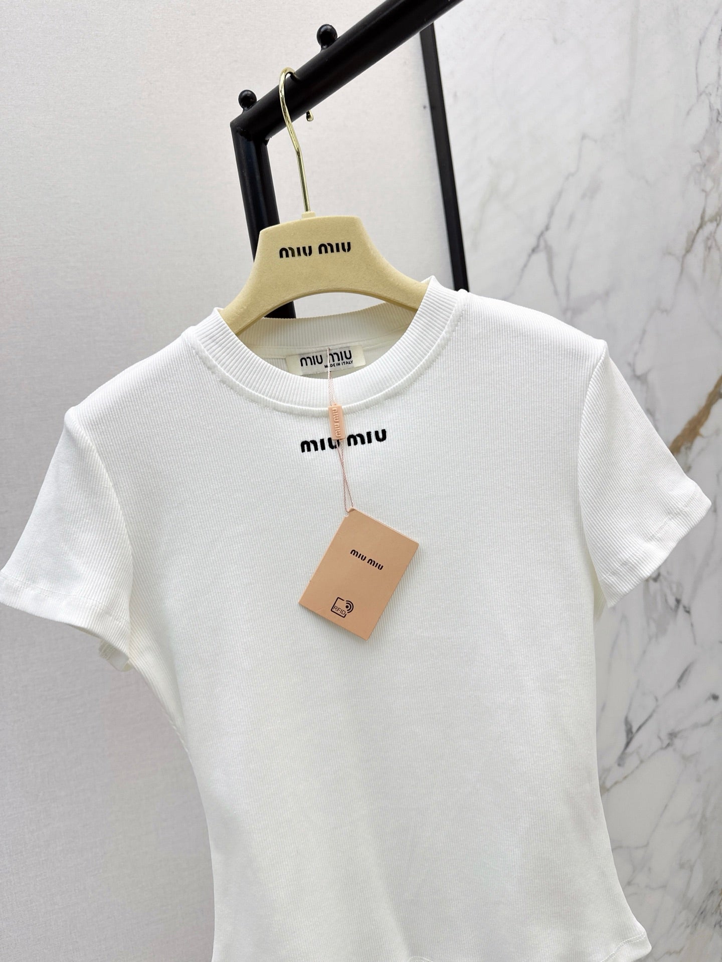 m 25ss embroidered t-shirt