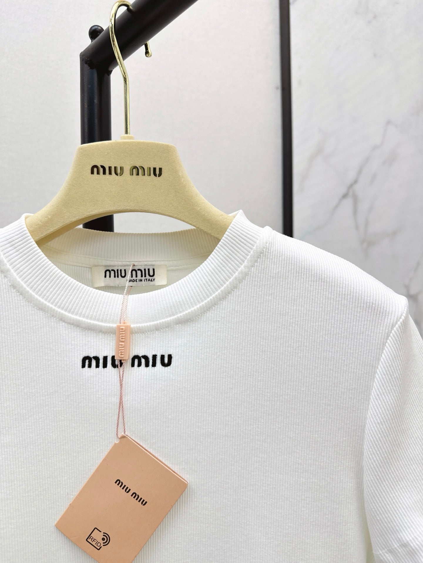 m 25ss embroidered t-shirt