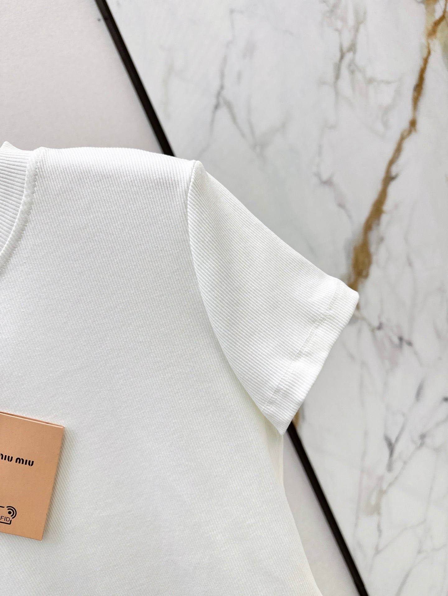 m 25ss embroidered t-shirt