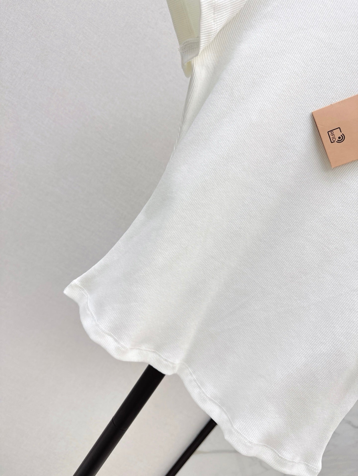 m 25ss embroidered t-shirt