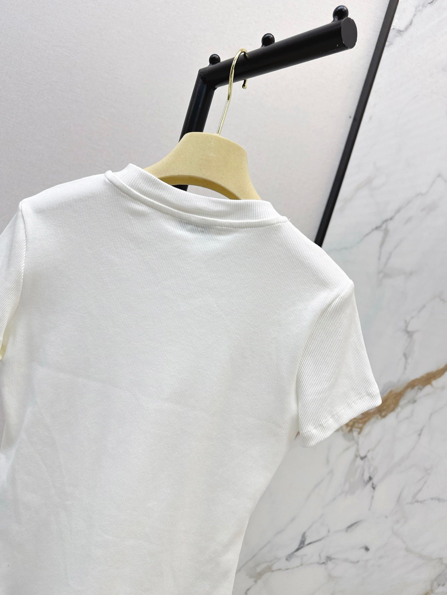 m 25ss embroidered t-shirt