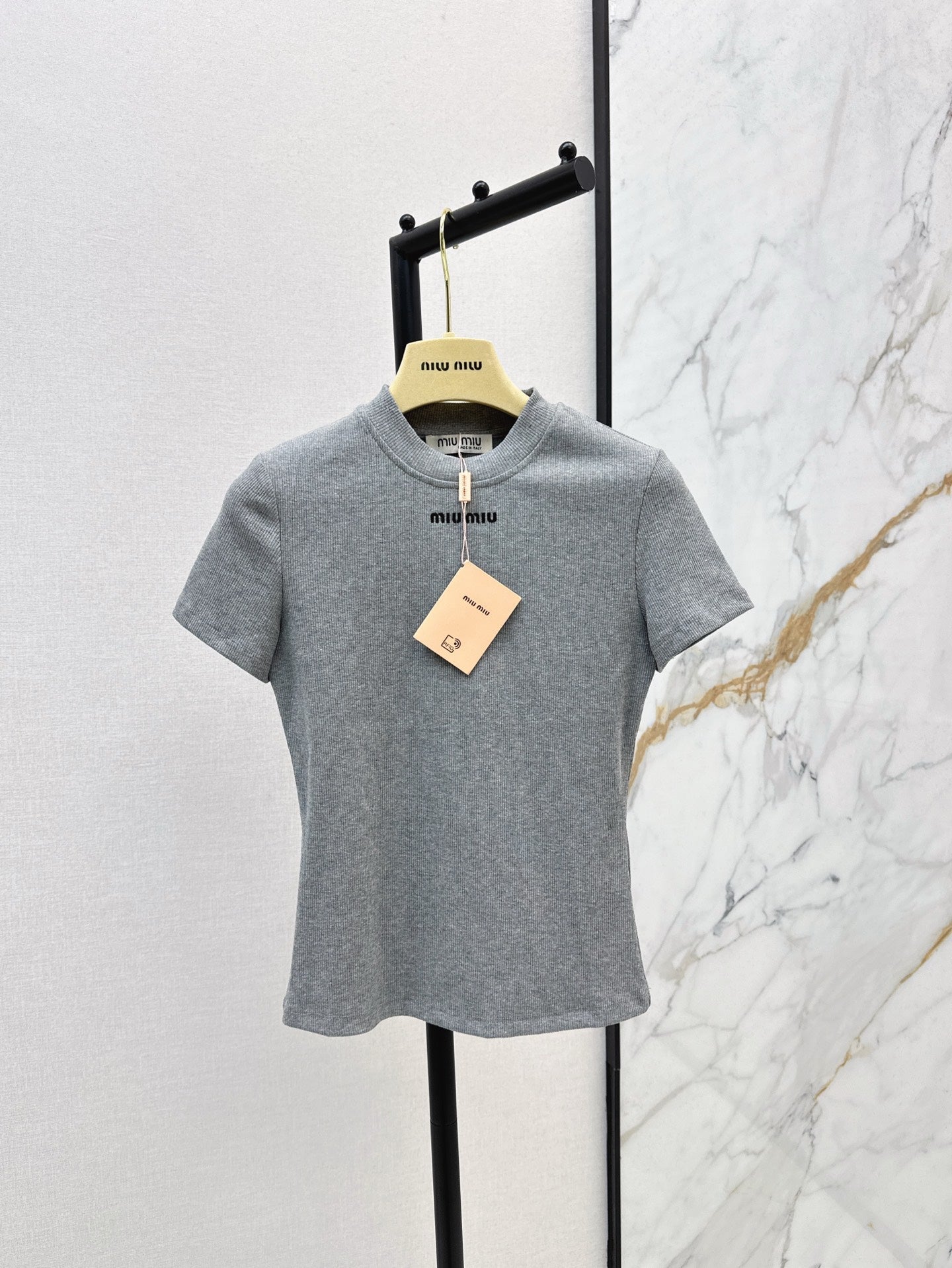 m 25ss embroidered t-shirt