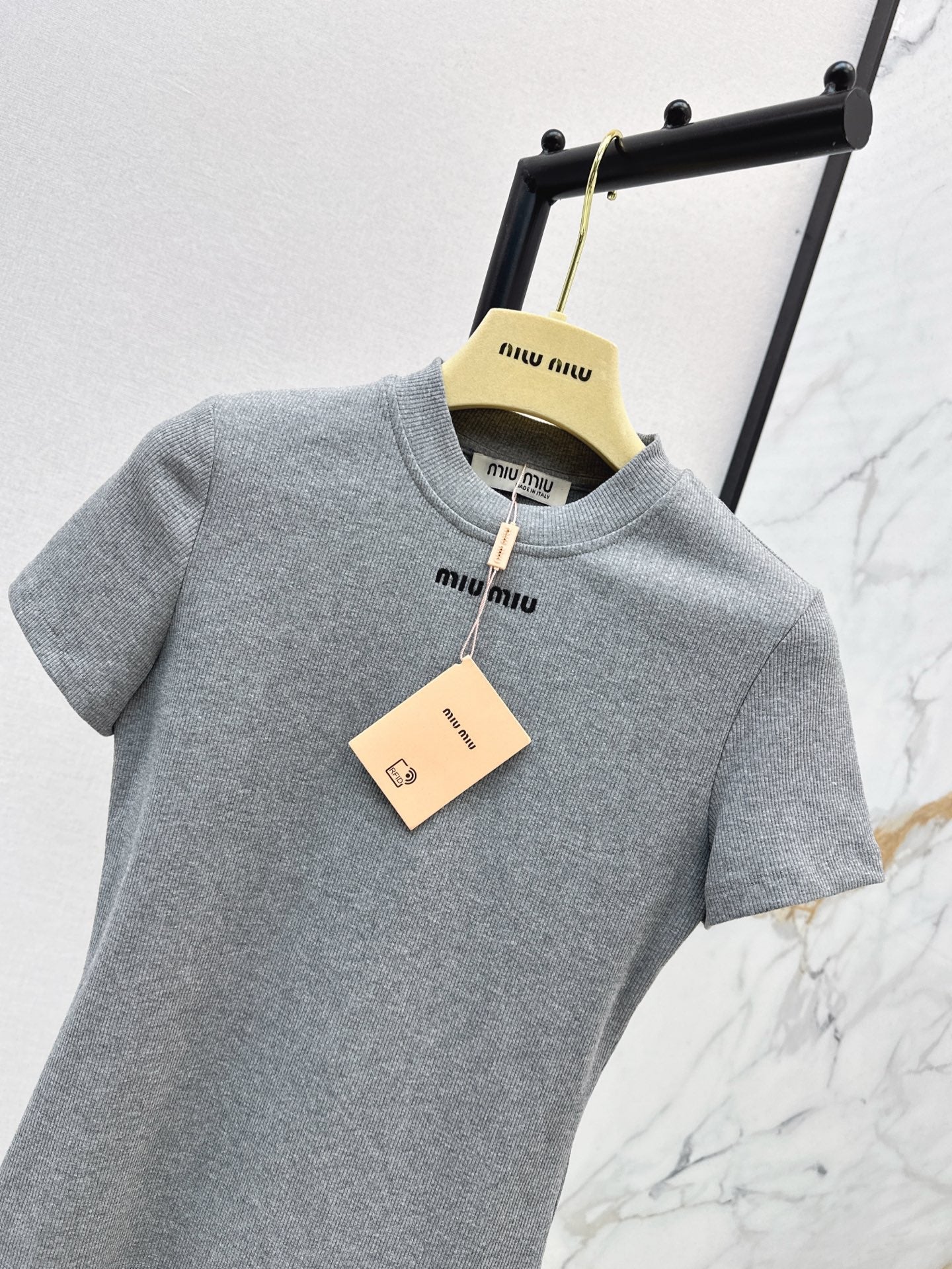 m 25ss embroidered t-shirt