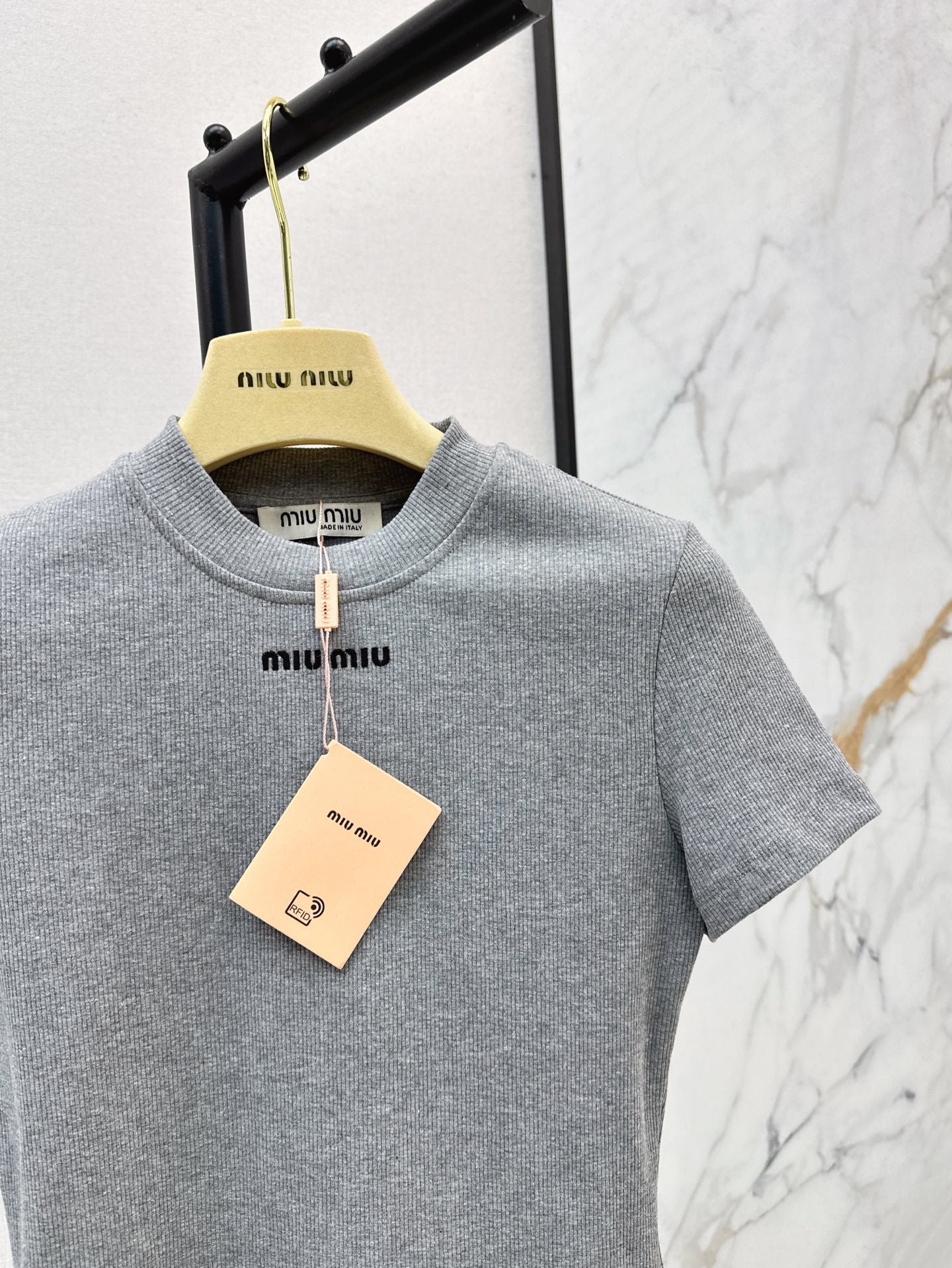 m 25ss embroidered t-shirt