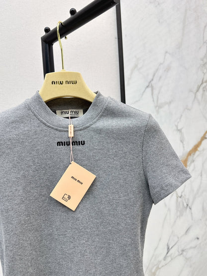 m 25ss embroidered t-shirt