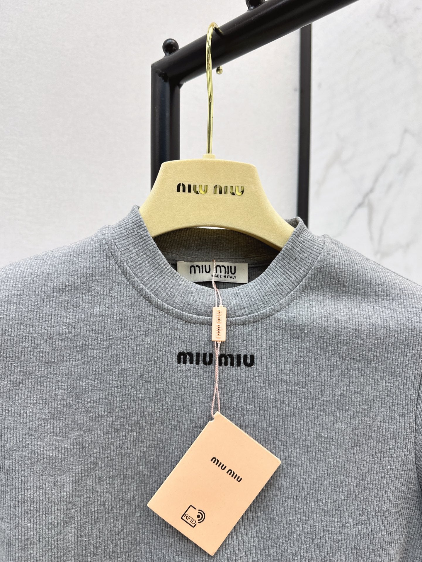 m 25ss embroidered t-shirt