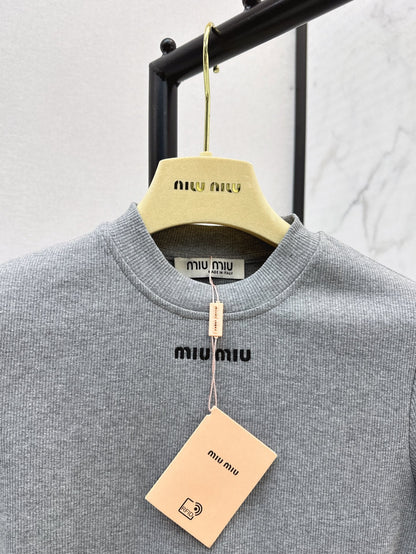 m 25ss embroidered t-shirt