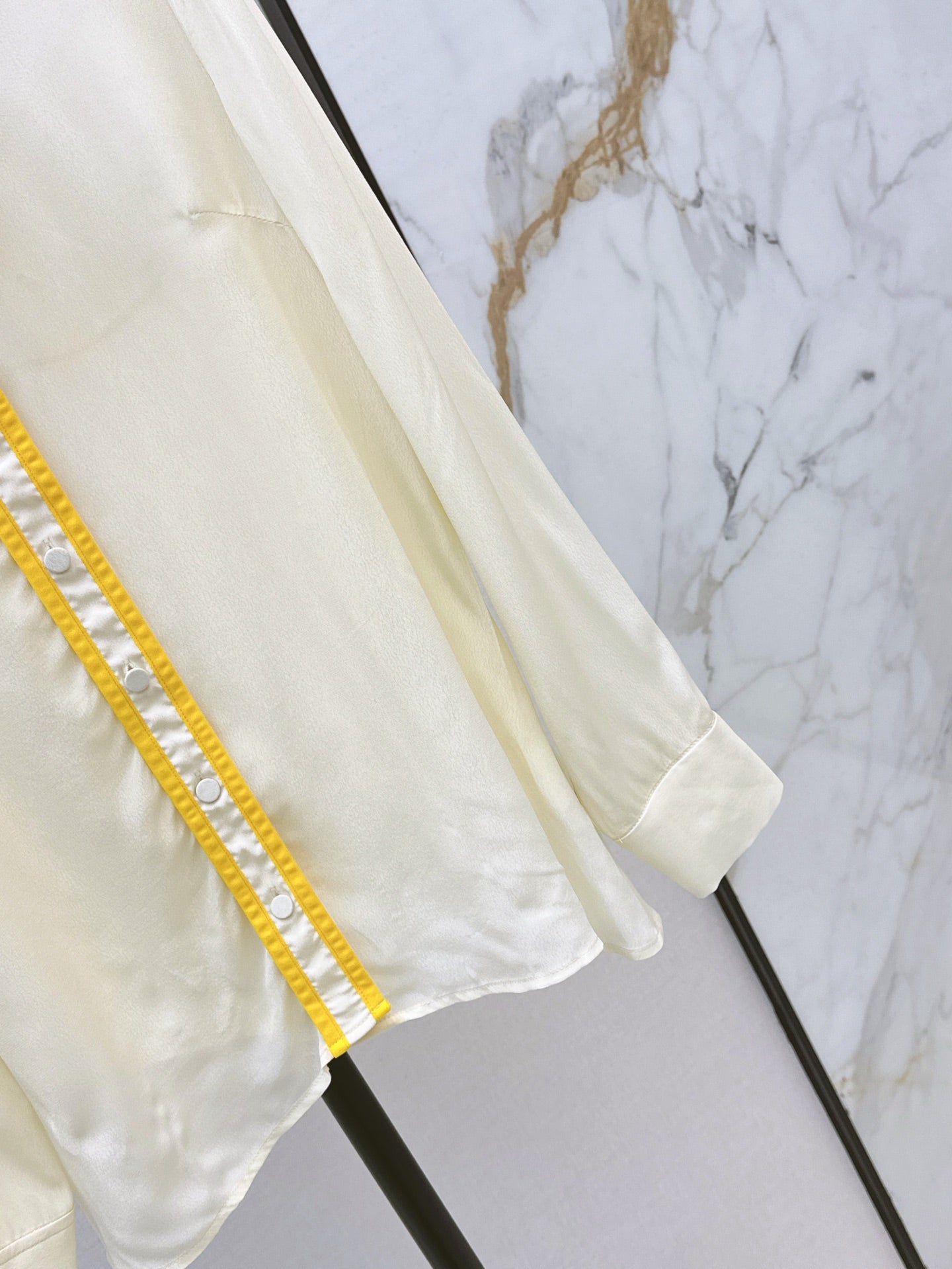 G 25ss silk buttons shirt