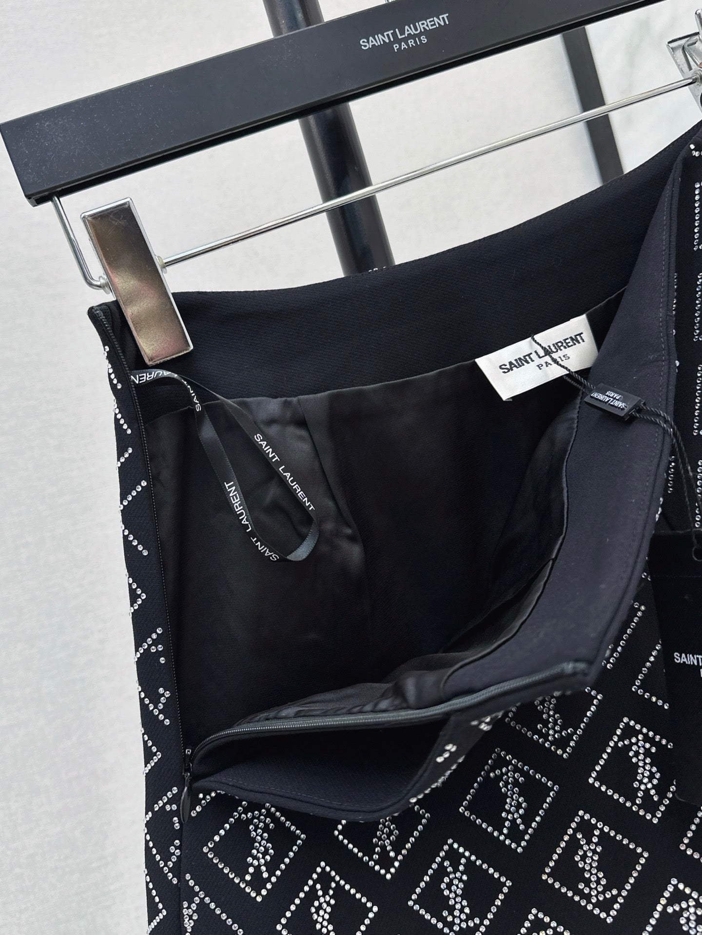 25ss rhinestone short