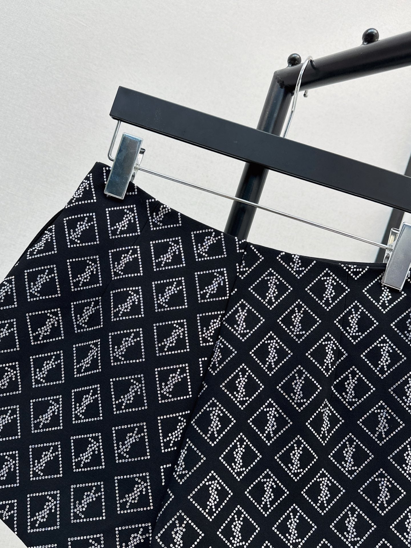 25ss rhinestone short