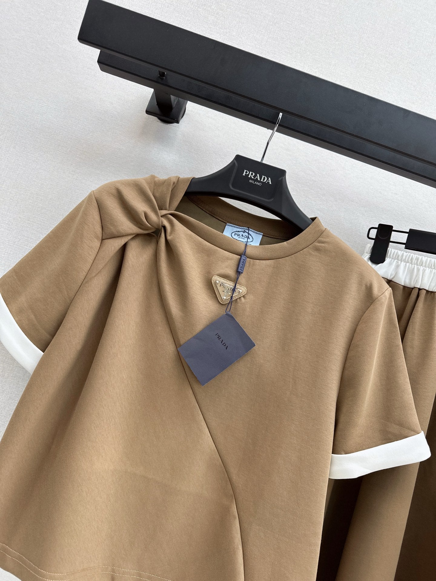 P 25ss tee skirt suit