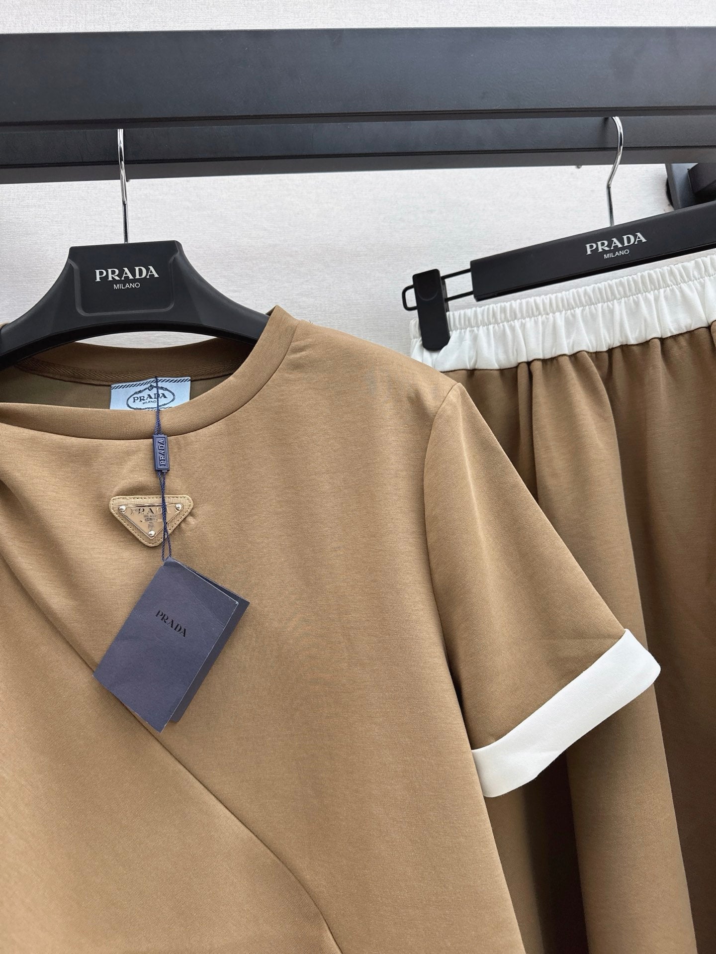 P 25ss tee skirt suit