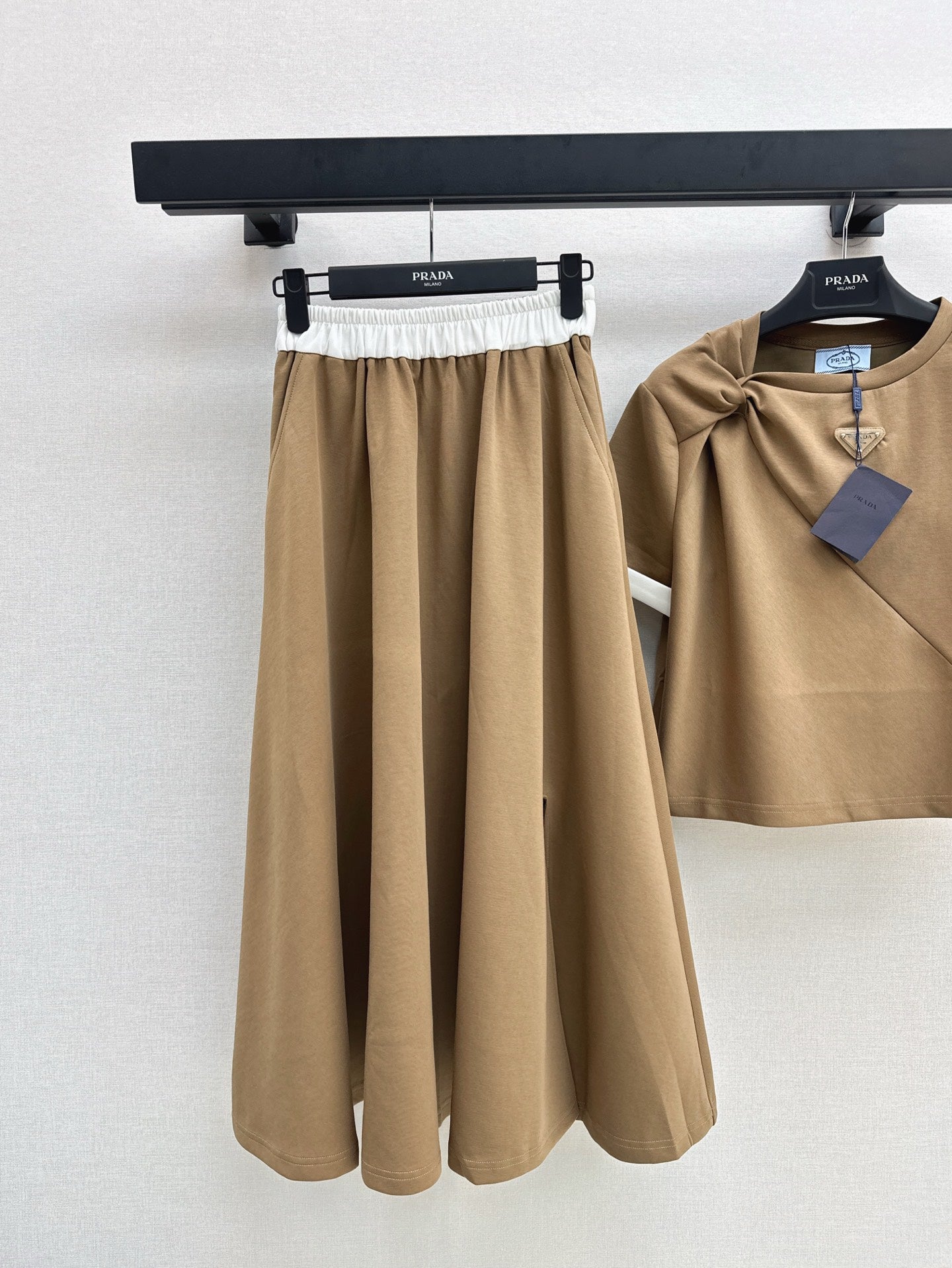 P 25ss tee skirt suit