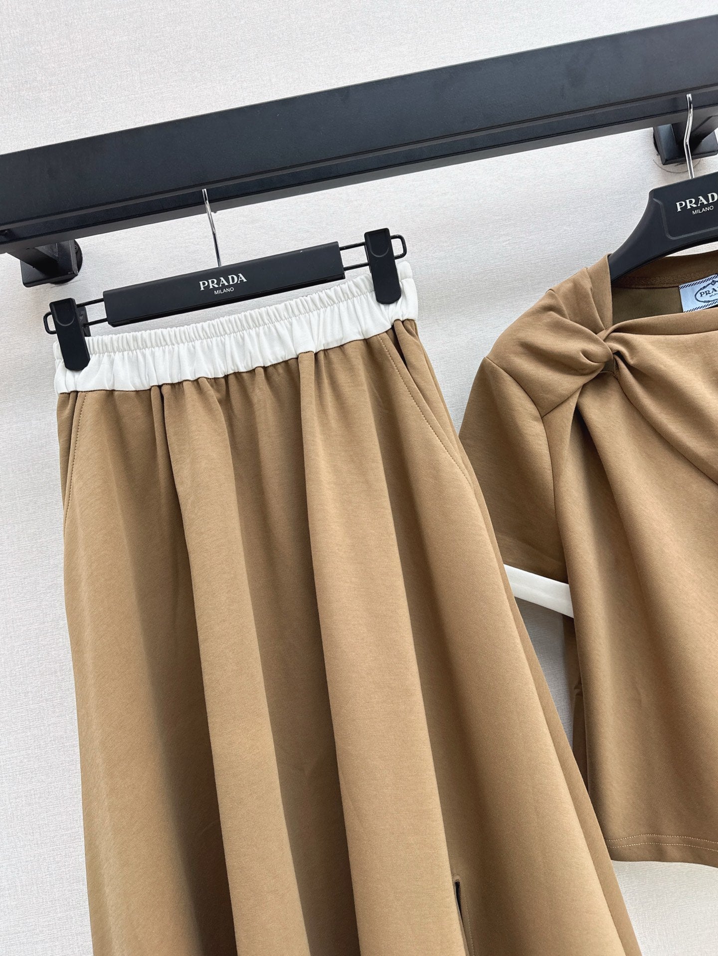 P 25ss tee skirt suit