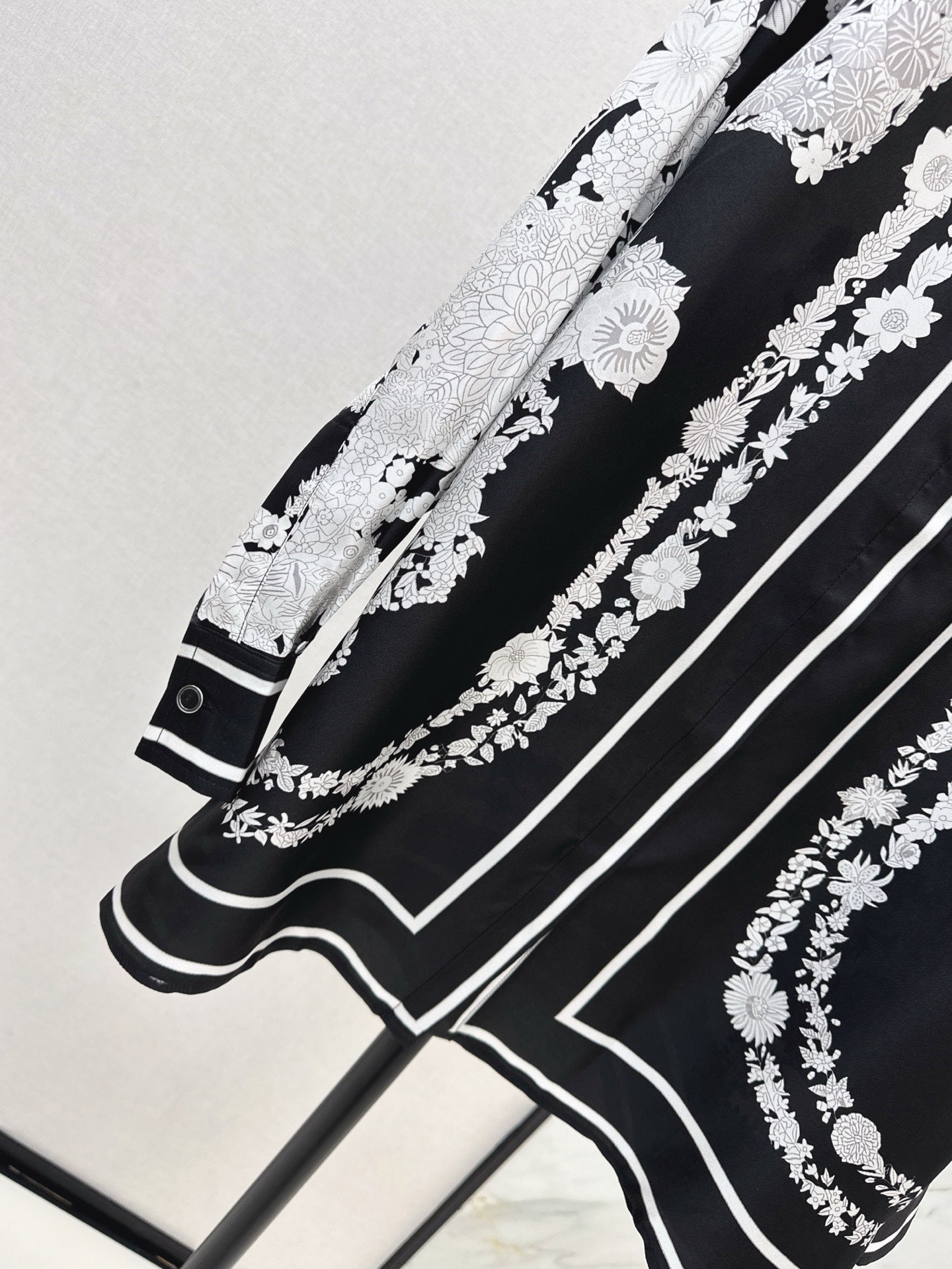 H 25ss Silk buttons shirt