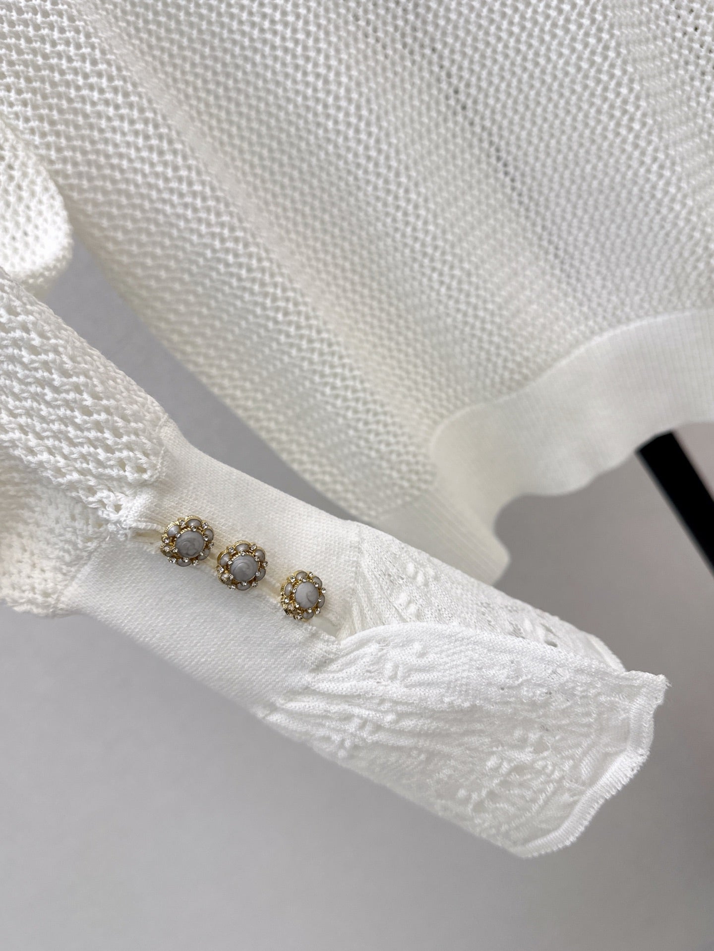 25ss knitted ruffle sweater