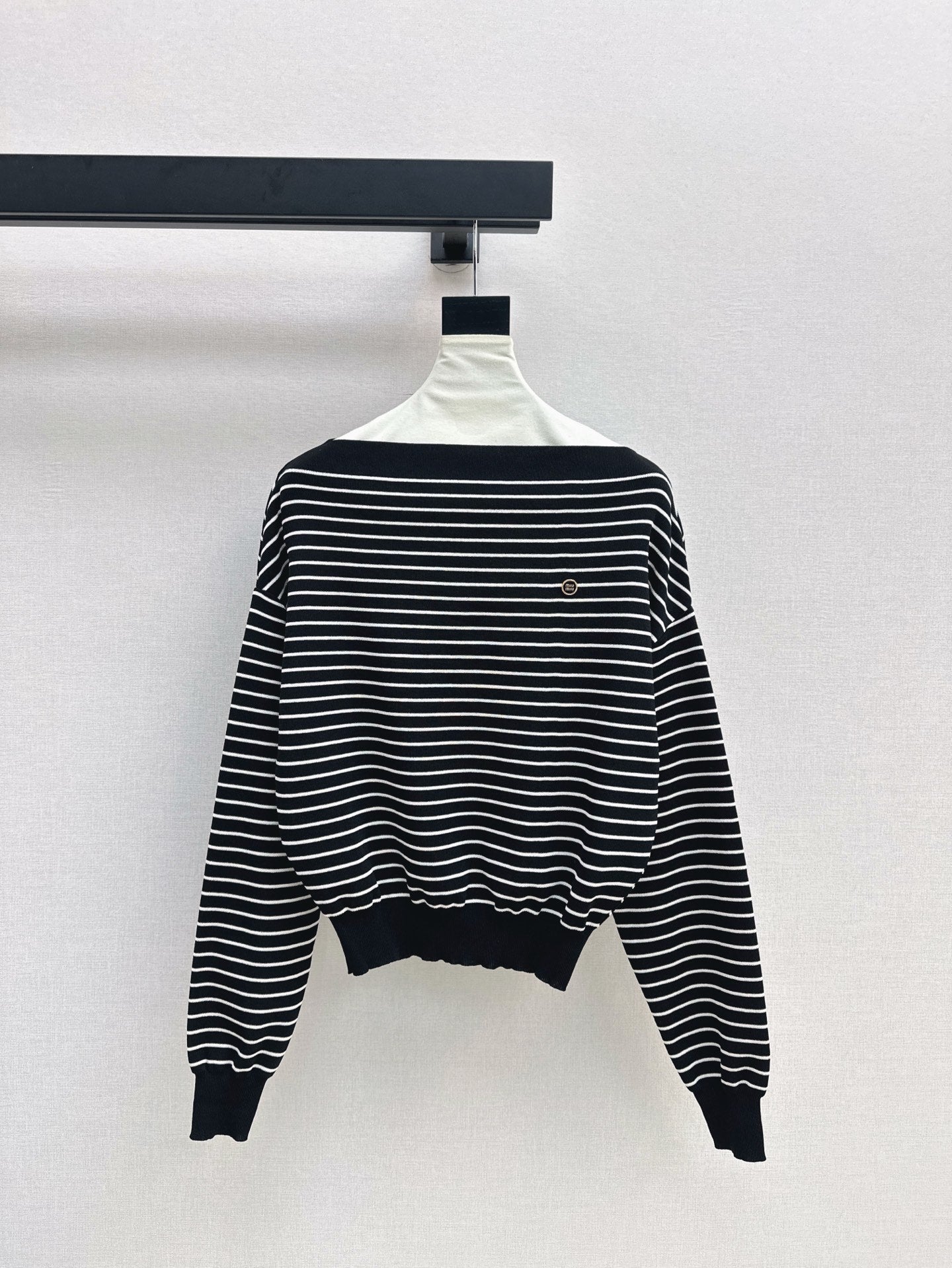 25SS Off-shoulder knitted shirt