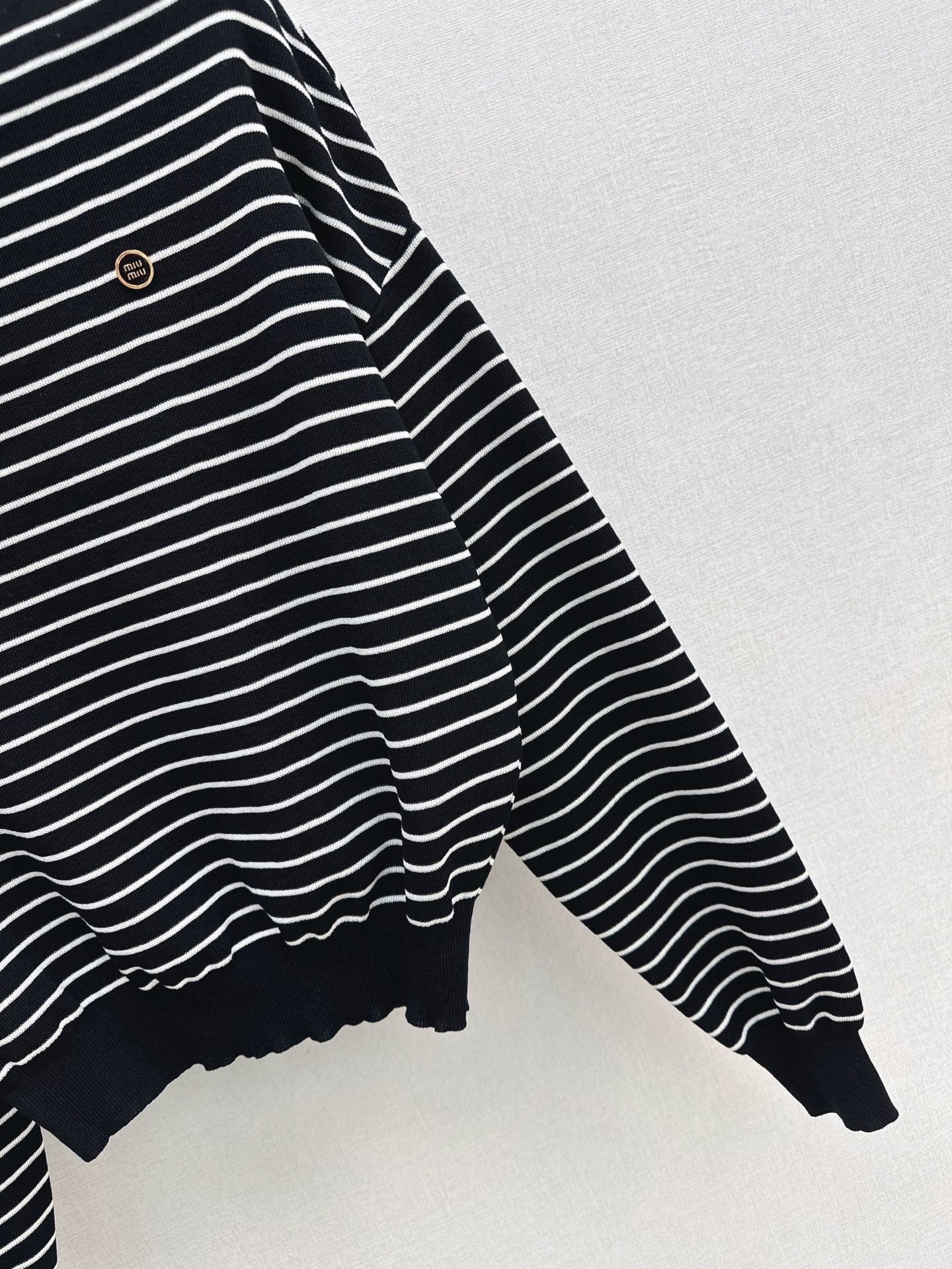 25SS Off-shoulder knitted shirt