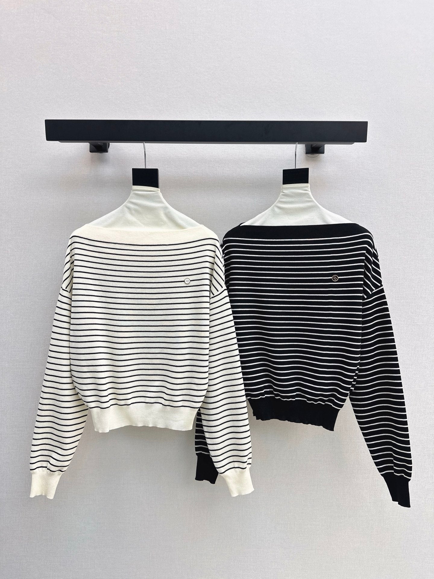 25SS Off-shoulder knitted shirt