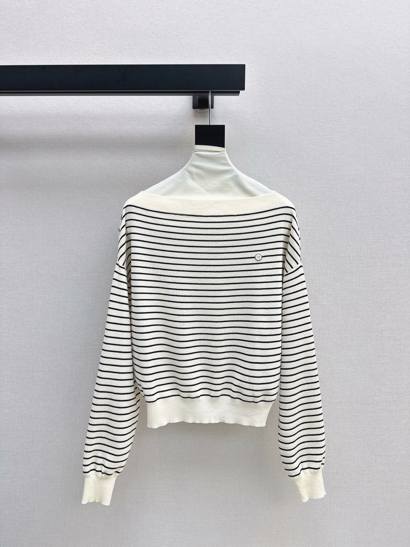 25SS Off-shoulder knitted shirt