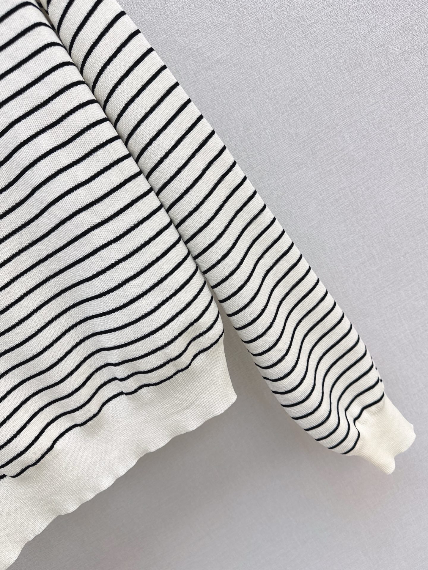 25SS Off-shoulder knitted shirt