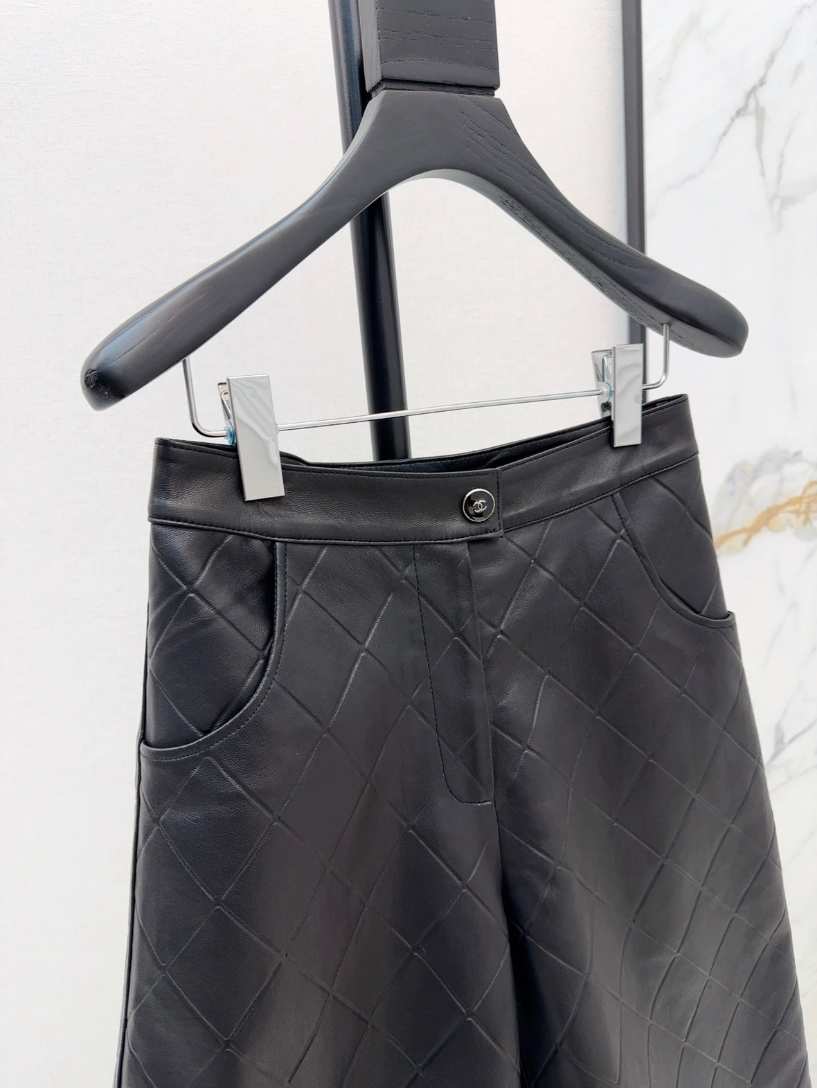 25ss genuine leather shorts