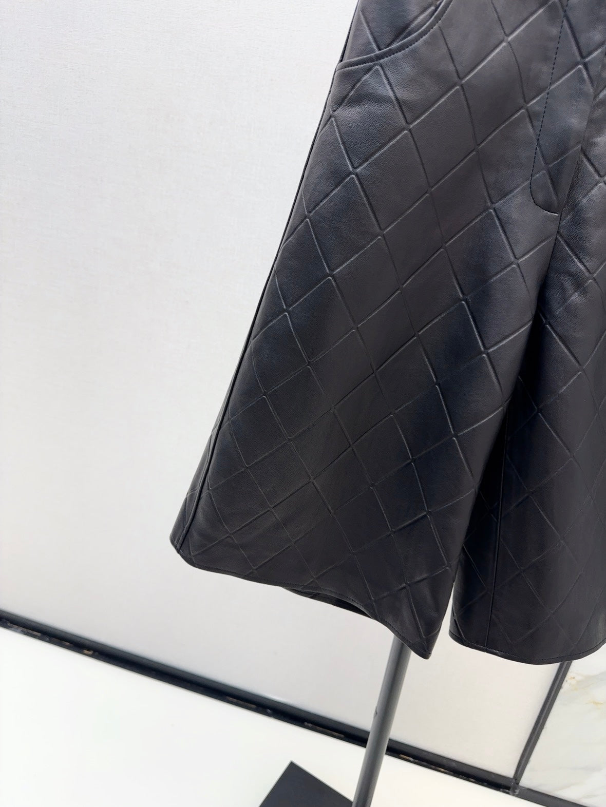 25ss genuine leather shorts